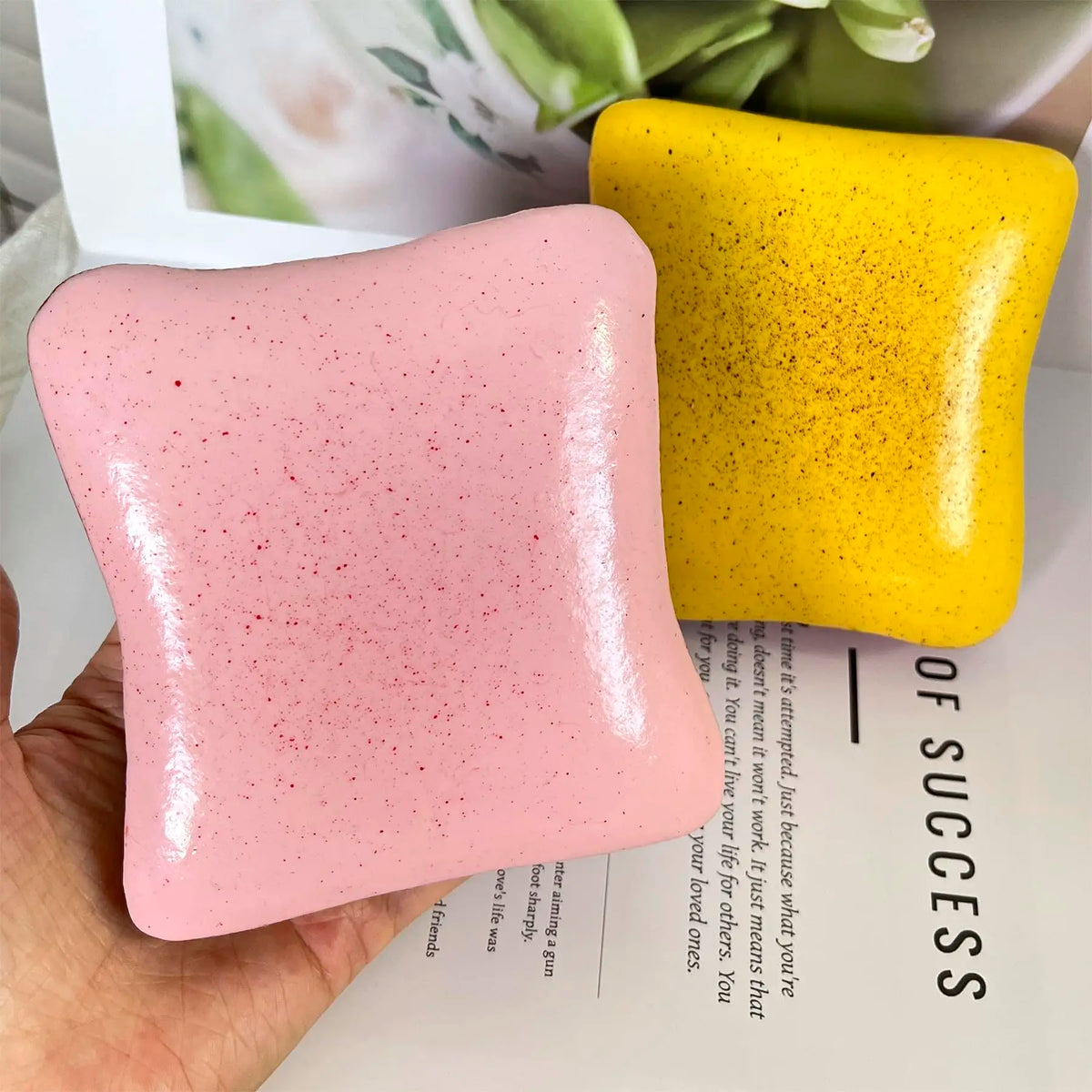 1 Piece of Bread-Shaped Buttery Squishy Toy, Slow Rebound Sensory Stimulation Squeeze Toy, Anxiety-Relieving Stress Ball, Small and Cute Pocket-Sized Stress-Relief Toy, Party Favors, Easter Egg Fillers, Christmas Stocking Stu