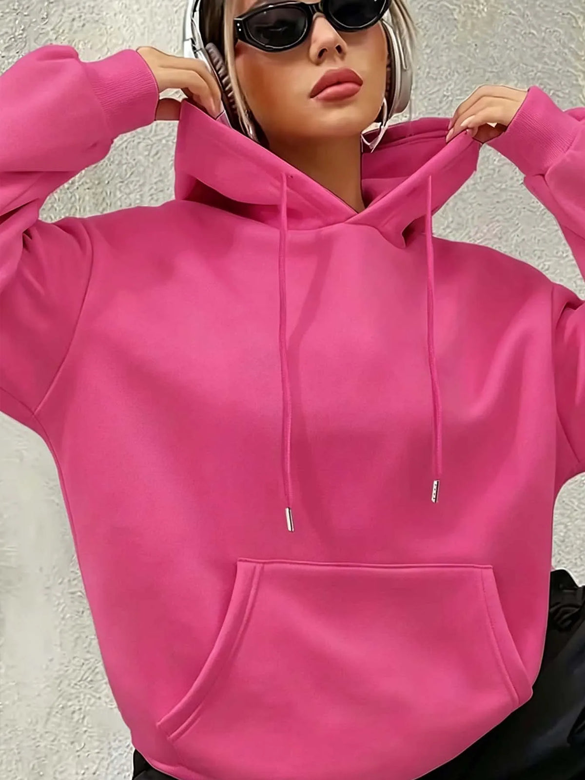 Women's loose-fitting hooded long-sleeved drawstring kangaroo pocket pullover hoodie, casual street style, autumn daily wear