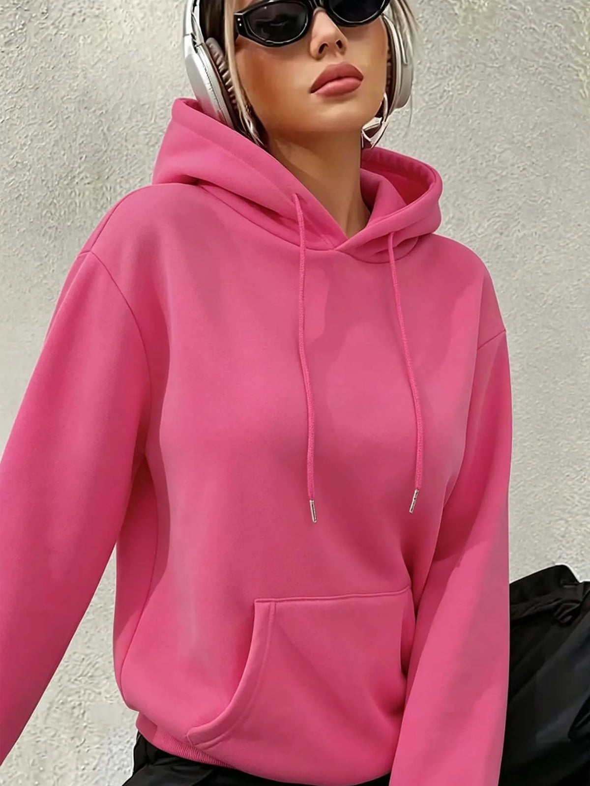 Women's loose-fitting hooded long-sleeved drawstring kangaroo pocket pullover hoodie, casual street style, autumn daily wear